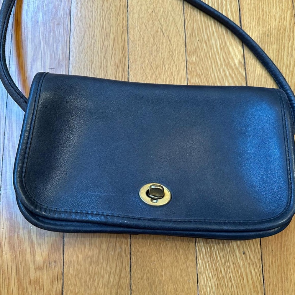 EUC/VVGC COACH Classic Vintage Pocketbook Genuine Leather Crossbody